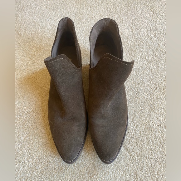 Steve Madden Austin Olive Suede Bootie - Size 10 - Picture 2 of 6
